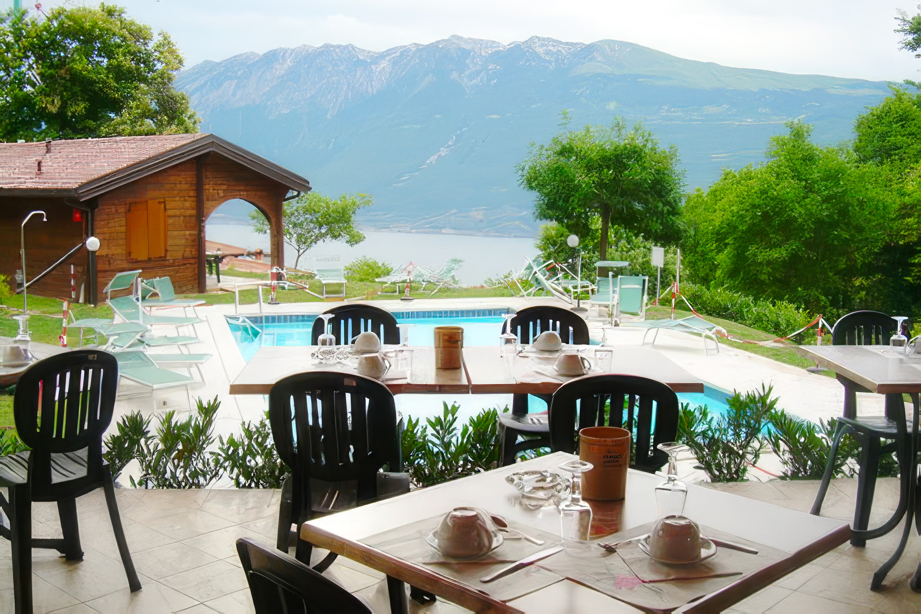 BAR AND RESTAURANT / Monte Gargnano Residence Hotel